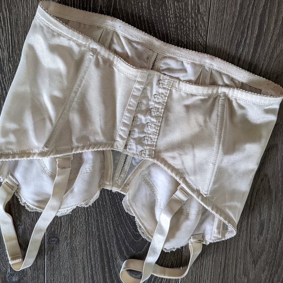 Corset - Picture 3 of 3